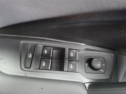 New 2026 Volkswagen Tiguan SE R-Line image 13