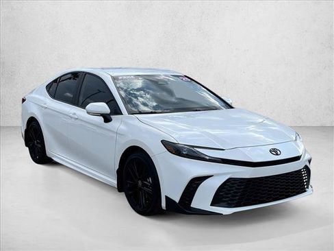 Used 2025 Toyota Camry SE FWD image 5