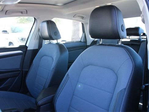 Certified 2025 Volkswagen Jetta SE image 11