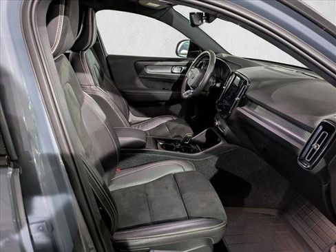 Used 2021 Volvo XC40 P8 Recharge image 22