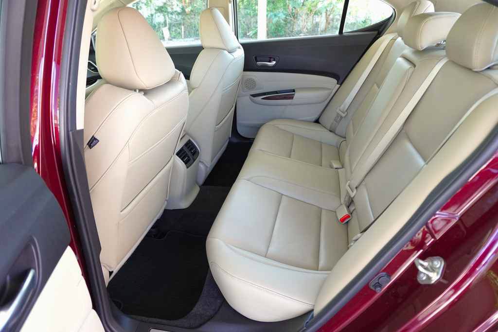 Used 2015 Acura TLX w/ Technology Package FWD image 10
