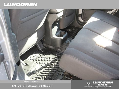 Used 2018 Jeep Wrangler Unlimited Sport AWD/4WD image 16