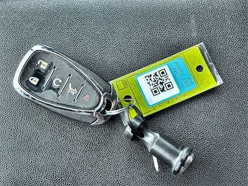 Used 2021 Chevrolet Equinox LT w/ Driver Convenience Package image 36