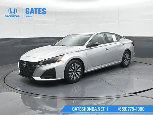Used 2024 Nissan Altima 2.5 SV image 7