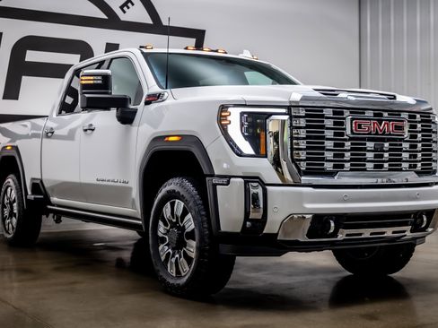 Used 2024 GMC Sierra 2500 Denali w/ Denali Reserve Package AWD/4WD image 28