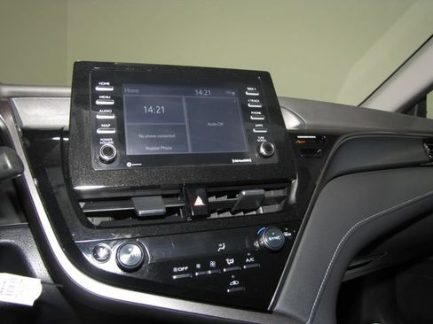 Used 2024 Toyota Camry SE FWD image 7