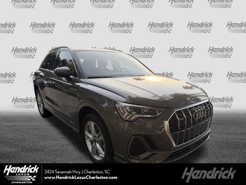 Used 2023 Audi Q3 2.0T Premium w/ Convenience Package AWD/4WD image 1