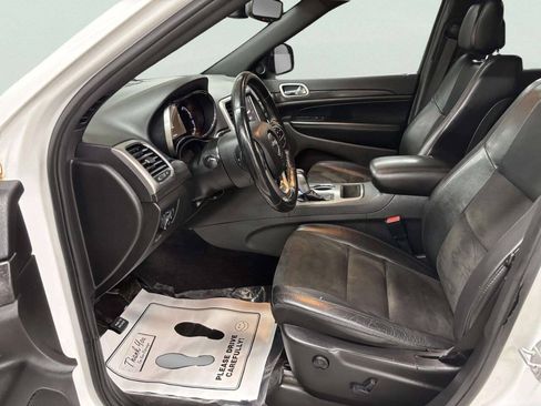 Used 2018 Jeep Grand Cherokee Altitude AWD/4WD image 15