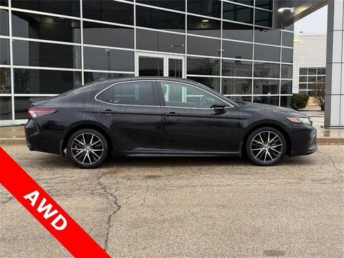 Used 2024 Toyota Camry SE image 2