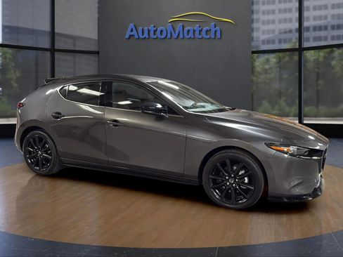 Used 2025 MAZDA MAZDA3 Hatchback w/Premium Plus Pkg image 14