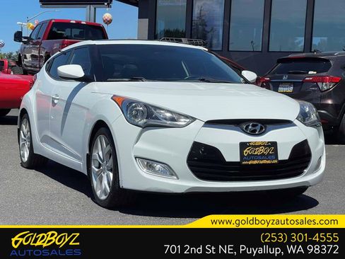 Used 2013 Hyundai Veloster w/ Style Pkg FWD image 2