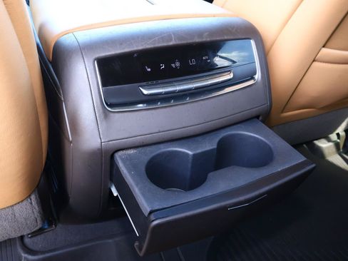 Used 2021 Cadillac Escalade Premium Luxury RWD image 17