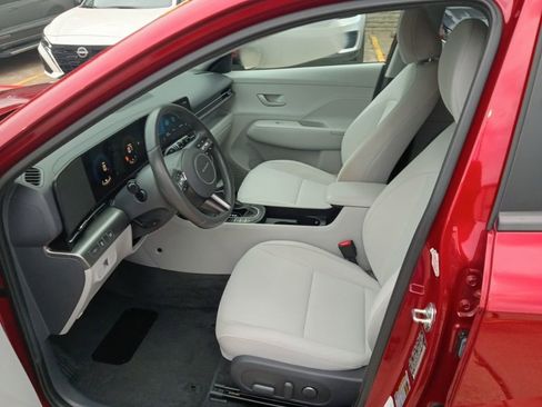 Used 2025 Hyundai Kona SEL FWD image 4