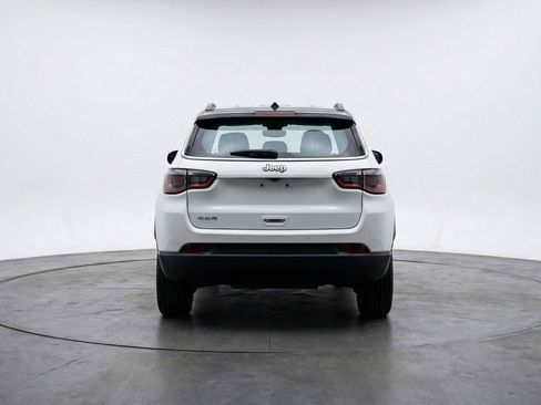 Used 2025 Jeep Compass Trailhawk image 7