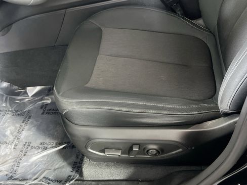 Used 2023 Jeep Grand Cherokee Laredo image 17