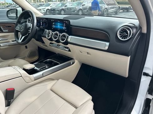 Used 2023 Mercedes-Benz GLB 250 image 40