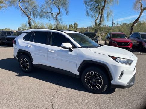 Used 2019 Toyota RAV4 XLE image 6