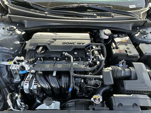 New 2025 Hyundai Elantra SE FWD image 12