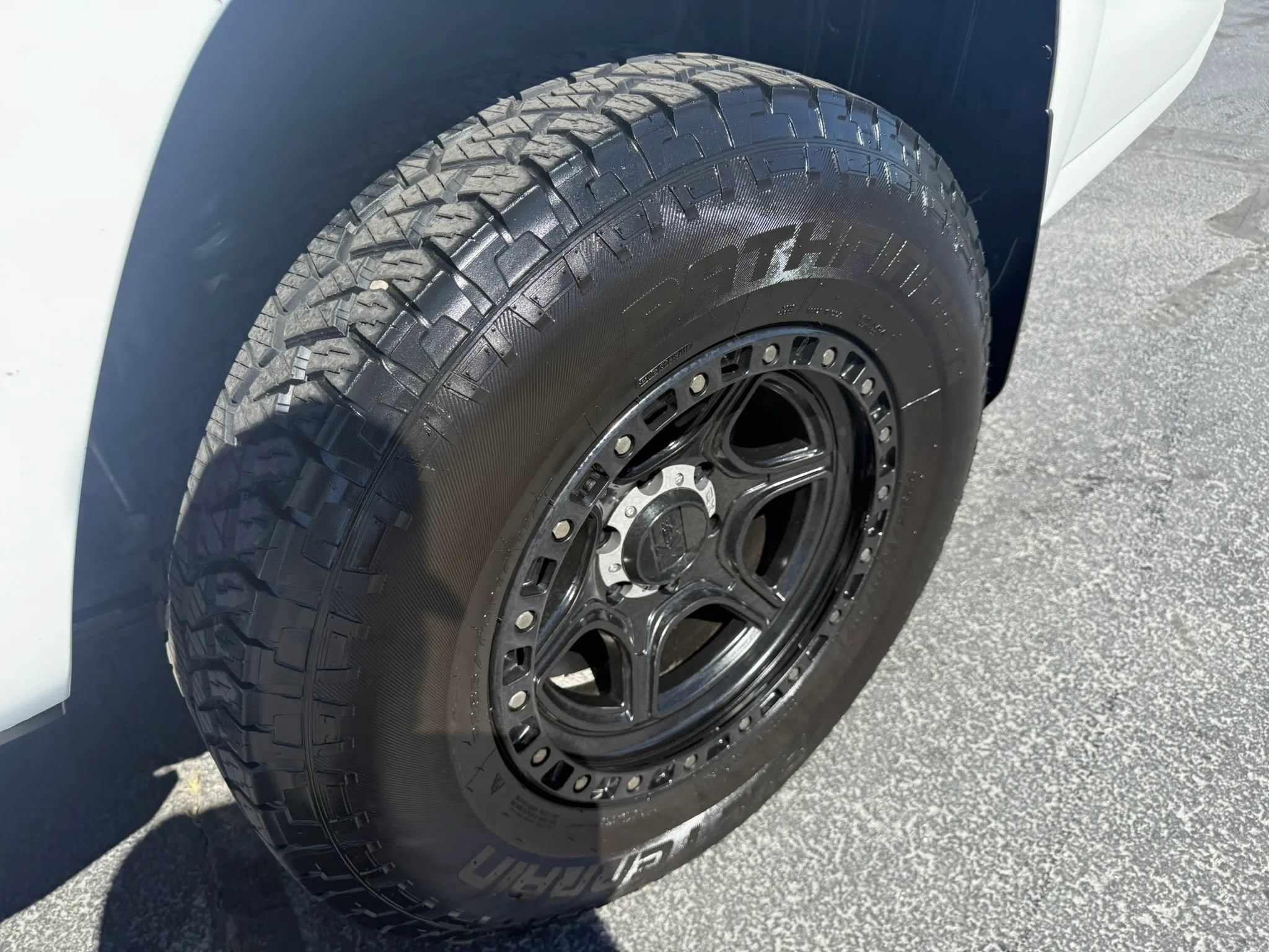 Used 2018 Toyota 4Runner SR5 AWD/4WD image 29