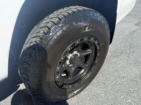Used 2018 Toyota 4Runner SR5 AWD/4WD image 29