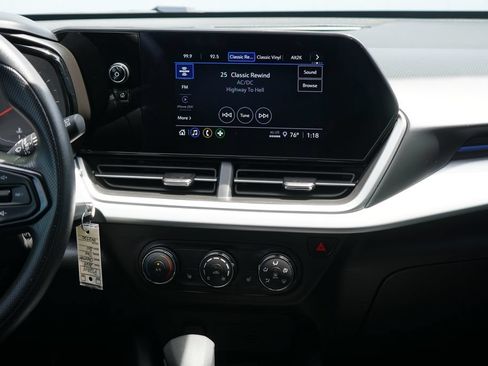 Used 2024 Chevrolet Trax LS w/ LS Convenience Package FWD image 20