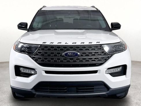 Used 2022 Ford Explorer XLT w/ Equipment Group 202A RWD image 4