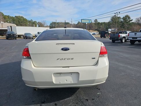 Used 2011 Ford Focus SE image 4