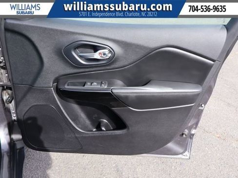 Used 2020 Jeep Cherokee Latitude Plus image 37