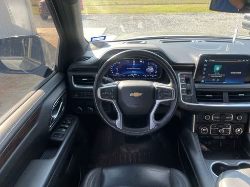 Used 2022 Chevrolet Suburban LT w/ Luxury Package image 11