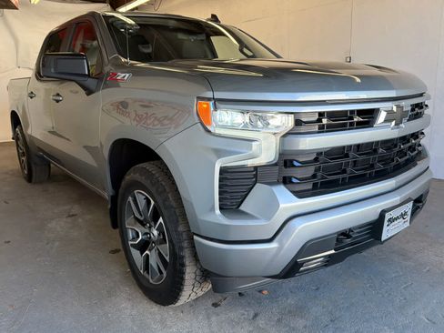 Used 2023 Chevrolet Silverado 1500 RST image 3