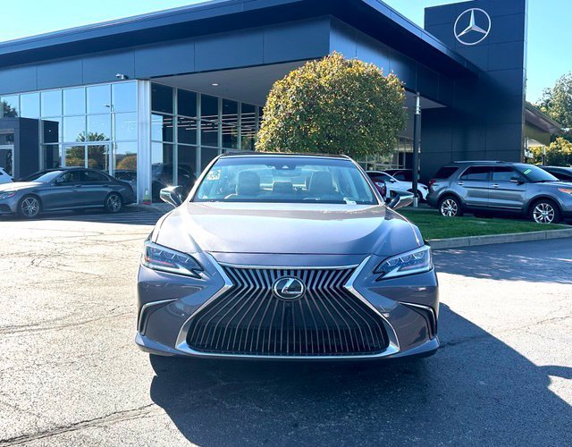 Used 2021 Lexus ES 350 Ultra Luxury w/ Accessory Package FWD image 3