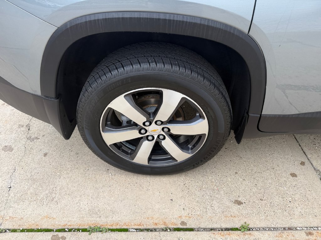 Certified 2023 Chevrolet Traverse LT w/ LT Premium Package AWD/4WD image 29