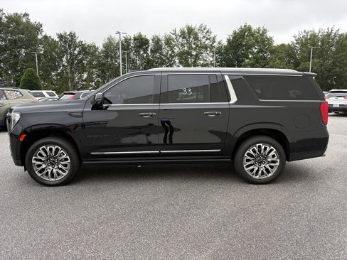Used 2024 GMC Yukon XL Denali Ultimate AWD/4WD image 8