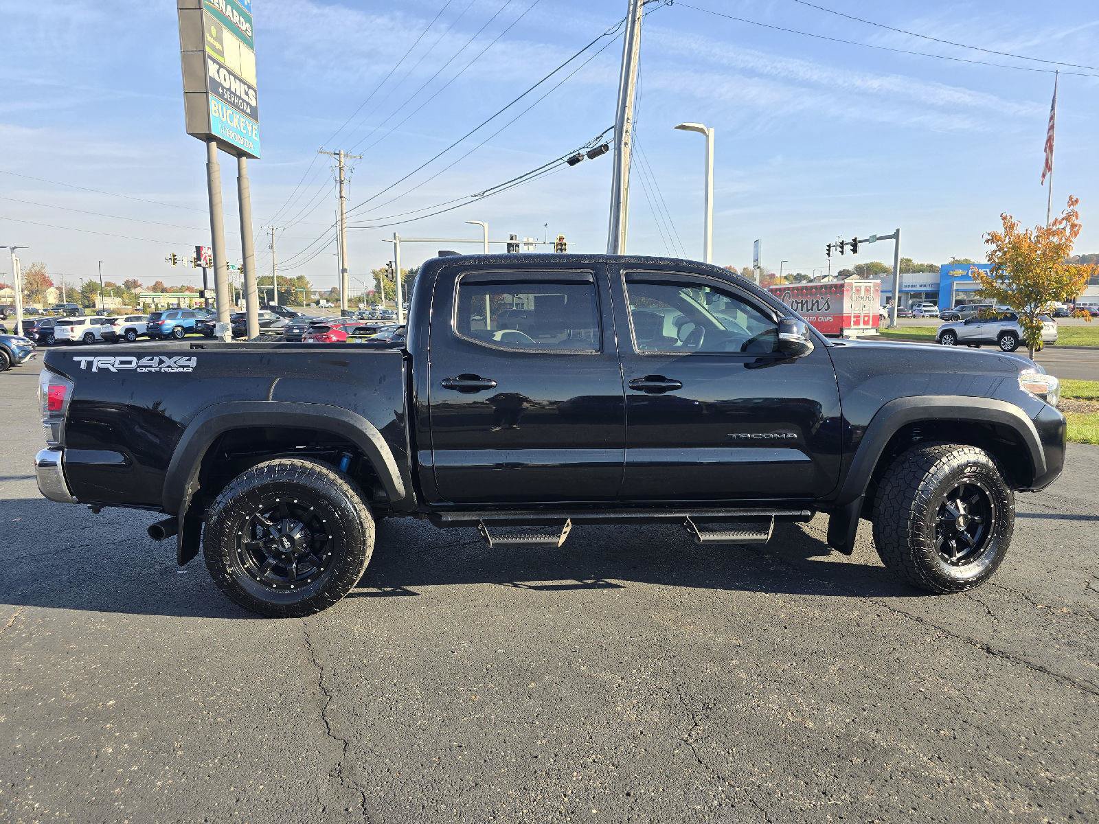 Used 2022 Toyota Tacoma TRD Off-Road AWD/4WD image 8
