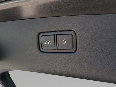 Used 2025 Genesis GV70 2.5T AWD/4WD image 6