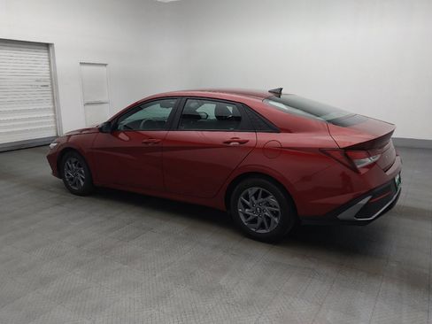 Used 2024 Hyundai Elantra SEL FWD image 3