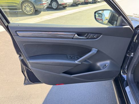 Used 2022 Volkswagen Passat 2.0T R-Line image 14