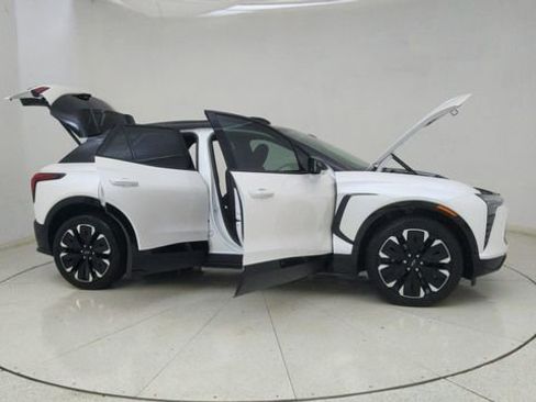 Used 2025 Chevrolet Blazer EV RS image 73