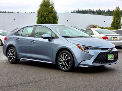 Used 2020 Toyota Corolla LE image 1