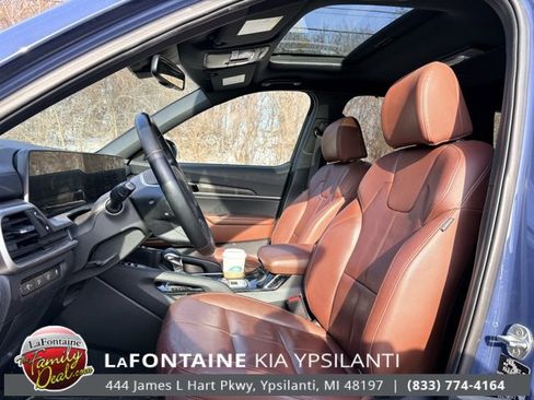 Used 2023 Kia Telluride EX w/ EX Captain's Chair Package image 9