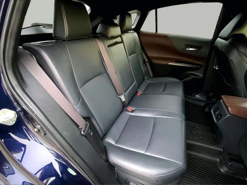 Used 2022 Toyota Venza XLE AWD/4WD image 18