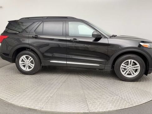 Used 2023 Ford Explorer XLT w/ Equipment Group 202A AWD/4WD image 9