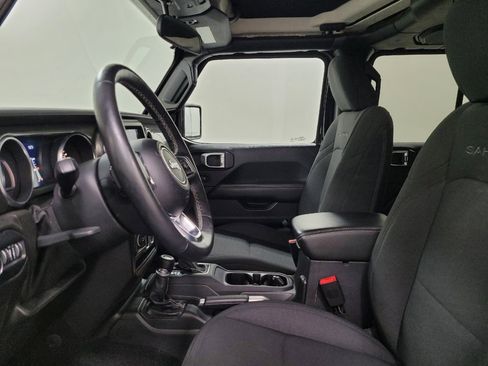 Used 2018 Jeep Wrangler Unlimited Sahara w/ LED Lighting Group AWD/4WD image 17