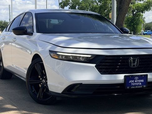 Used 2023 Honda Accord Sport image 2