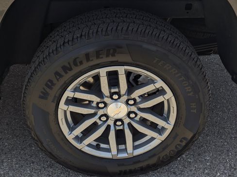Used 2023 Chevrolet Colorado LT w/ LT Convenience Package II RWD image 7