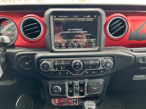 Used 2021 Jeep Gladiator Rubicon image 11