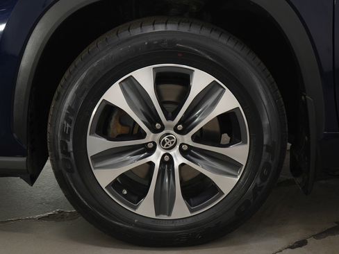 Used 2022 Toyota Highlander XLE image 30