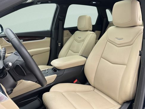 Used 2017 Cadillac XT5 Luxury w/ Driver Awareness Package FWD image 15