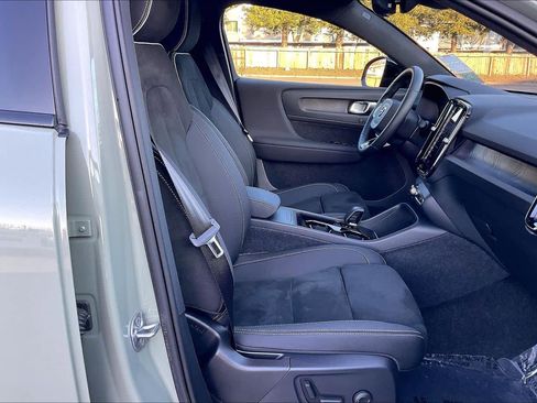 Used 2023 Volvo C40 P8 Recharge Ultimate image 10
