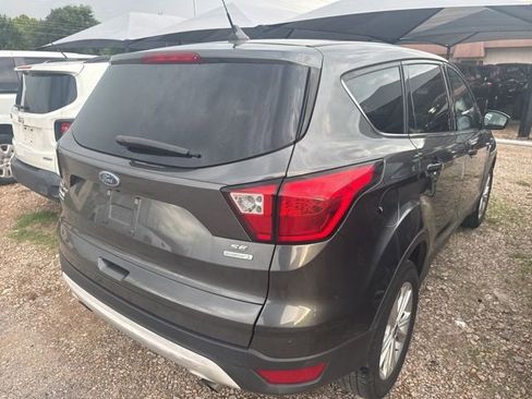 Used 2019 Ford Escape SE FWD image 4